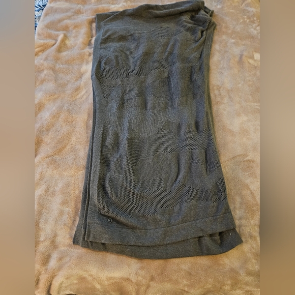 Lululemon Find Your Light Wrap - Picture 6 of 7